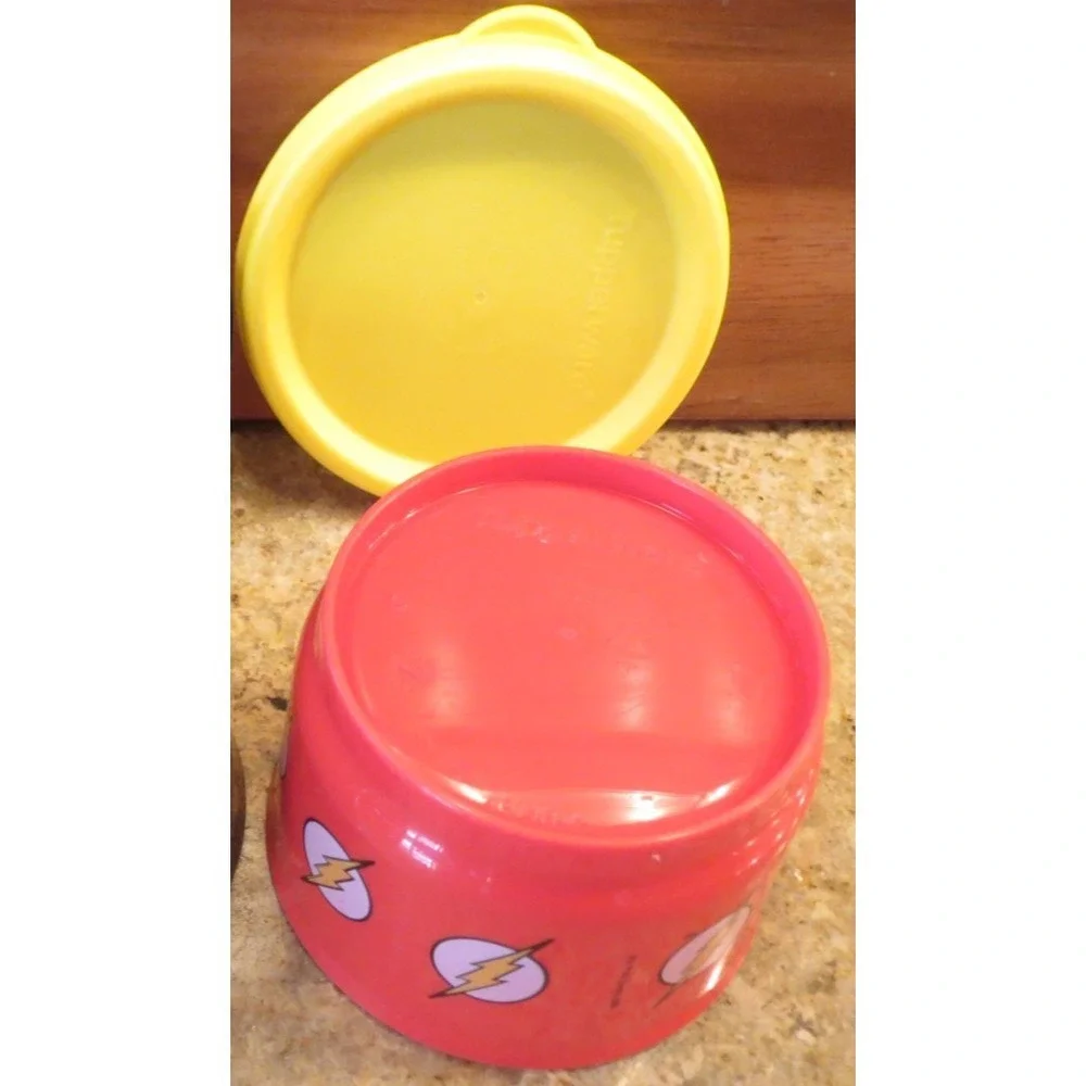 The‎ Flash Comics Tupperware Snack Container Superhero Small Plastic 4 oz